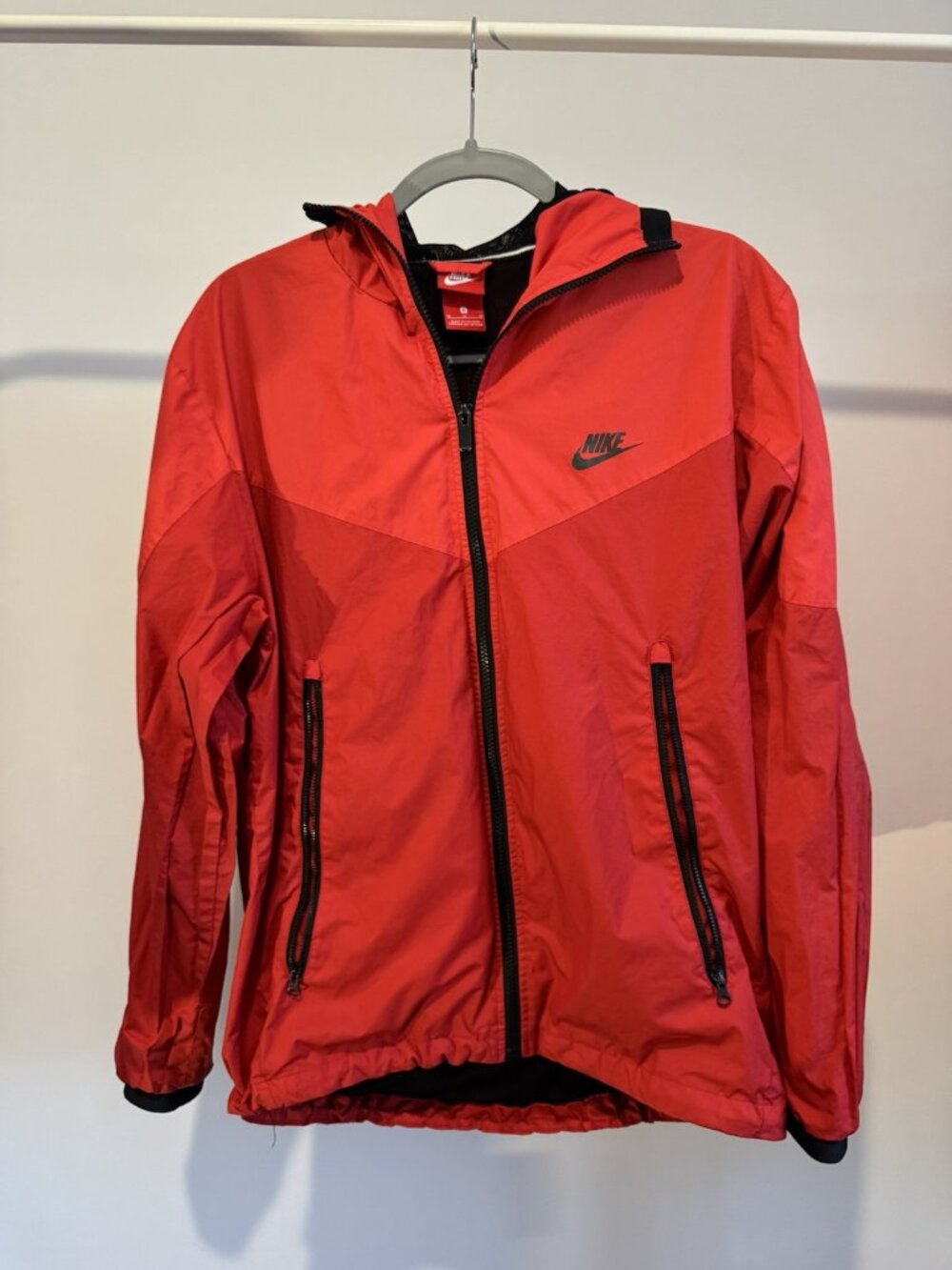 Nike Windbreaker Jacket Men's Medium Red Lightweight Hooded Full Zip